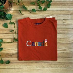 VINTAGE 🇨🇦 Embroidered ‘Canada’ Tee Shirt